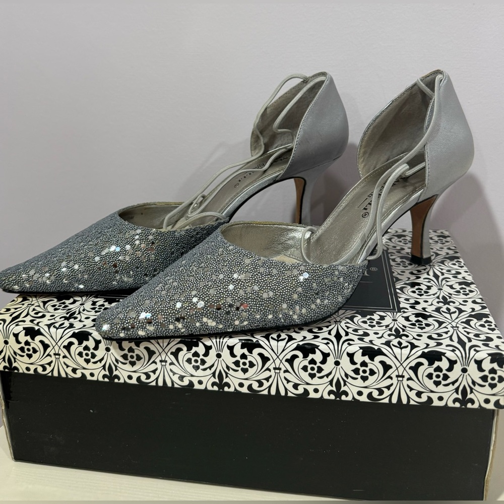 A. Marinelli size 7.5 silver sparkly heels in great condition! - Picture 3 of 10